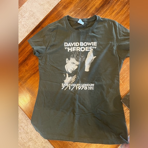 Tops - David Bowie hero’s t-shirt. Size xs never worn